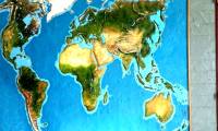 How did this guy make his own 3D world map on the wall like 'distilled water'?