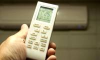 How to control the air conditioner to save electricity?