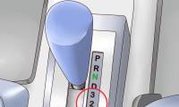 How to Drive a Car With an Automatic Transmission