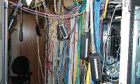 How to stack cable bundles in the server room