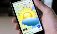 How to view weather information using the Maps app on iPhone