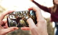 Instructions for creating GIF images using the capture button on Galaxy S9