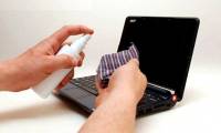 Keep the spray to clean your computer away from boiling water to ensure safety