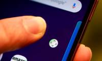 Manipulating a finger on the smartphone screen can also reveal the user's personal information