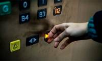 Millions of people have been tricked: The elevator button closes just to make ... the scene