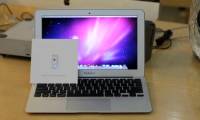 Open the ultra-thin MacBook Air 2010 laptop box in Vietnam