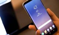 Scandal slows down iPhone: phone companies speak up, Apple alone between storms