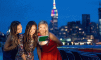 Take selfie photos in a better night with Selfie Flash application