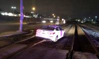 The American driver was almost caught by the train because she parked on the track as instructed by GPS