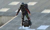 The French inventor successfully passed the Manche Strait with hoverboard flying board, speed 170km / h