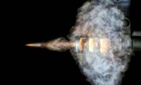 The impressive moment when the bullet rushed out of the barrel