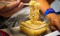 This is what happens in the stomach when you eat shrimp noodles