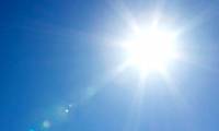 Today, the hot sun in Hanoi reached a record of 41 degrees Celsius