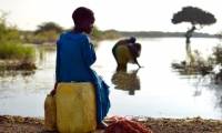 Underground water dominates the migration of human ancestors in East Africa