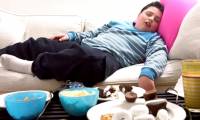 Using a smartphone before bed can make your child obese