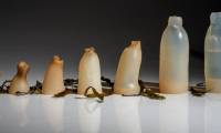 Water bottles made of jelly powder, biodegradable and edible
