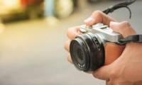 Why are mirrorless cameras increasingly popular?
