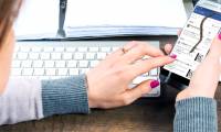 Working hot on the screen, sneaking out on Facebook, have you tried it?