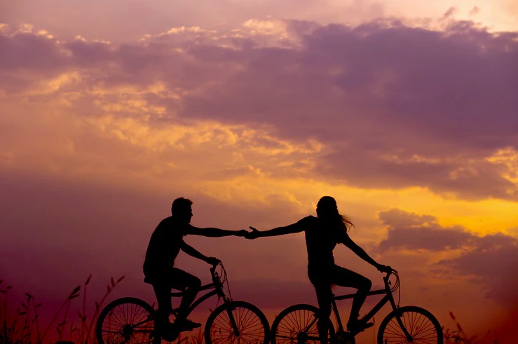 images 1 of 4 Tips to Make Your Long-Distance Relationship Work During the Pandemic