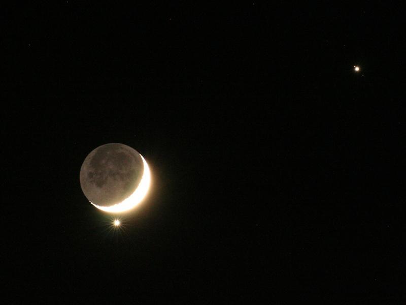 Picture 4 of What planet is next to the moon tonight