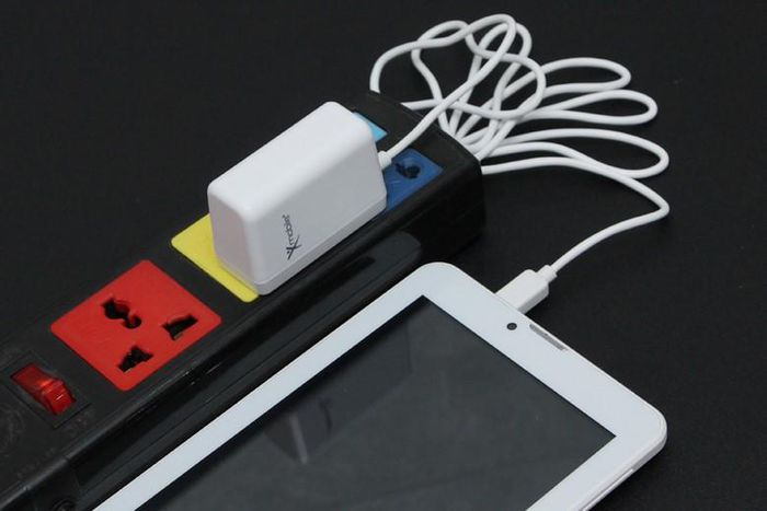 10 mistakes when charging the phone, charging tips properly Picture 3