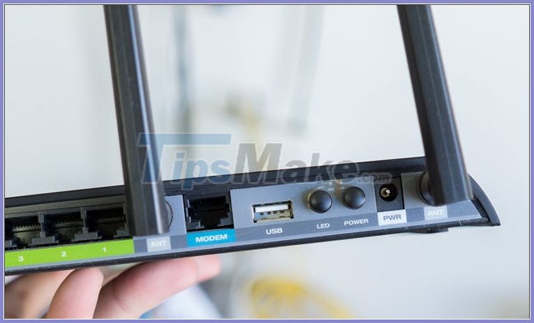 How to fix the error that iPhone receives Wifi but cannot access the Internet Picture 1