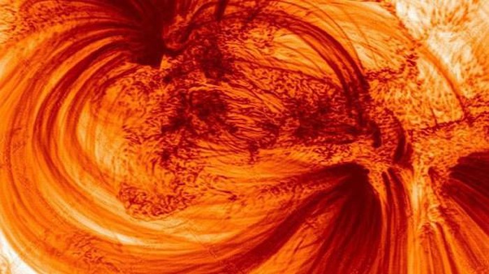 Mysterious black objects appear in NASA sun photos Picture 9