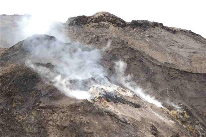 The mystery behind the self-fuming hills for centuries Picture 5