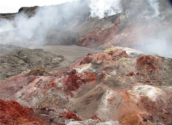 The mystery behind the self-fuming hills for centuries Picture 7