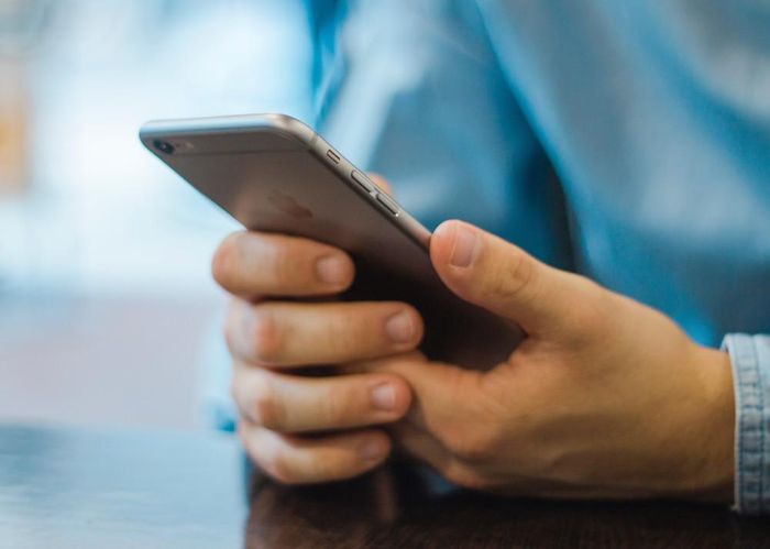 The security hole allows hackers to hack iPhone remotely, update iOS now Picture 2