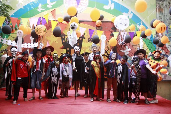 Top 6 Halloween Decorating Ideas for the Classroom Picture 10