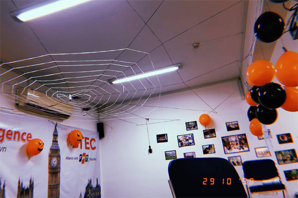 Top 6 Halloween Decorating Ideas for the Classroom Picture 12