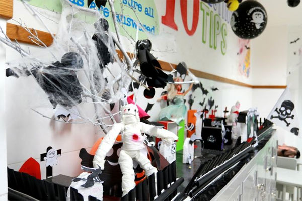 Top 6 Halloween Decorating Ideas for the Classroom Picture 13