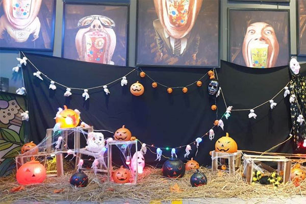 Top 6 Halloween Decorating Ideas for the Classroom Picture 14