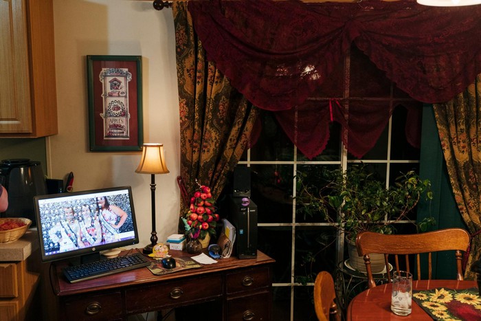 Visit town without cell phones and WiFi Picture 4