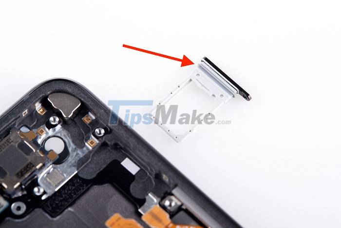 By what miracle can the Galaxy Z Fold3 and Z Flip3 be water resistant? Picture 2