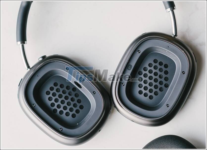 Compare Apple AirPods Max and Sony WH-1000Xm4 Picture 11