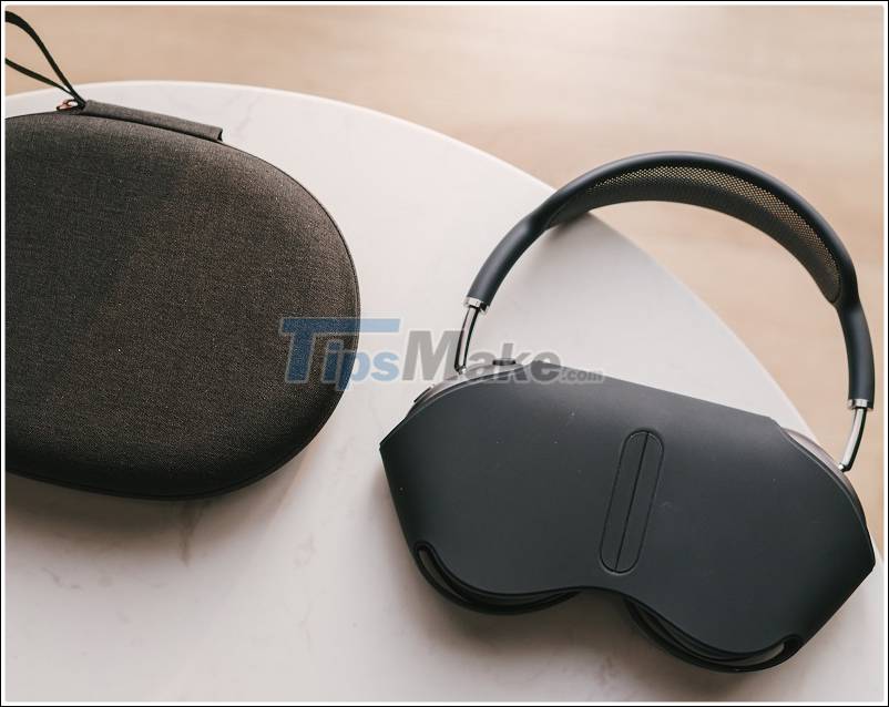 Compare Apple AirPods Max and Sony WH-1000Xm4 Picture 6