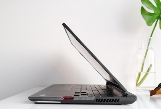 Experience a laptop running ASUS RTX 3080 graphics card Picture 23