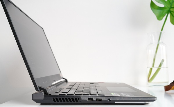 Experience a laptop running ASUS RTX 3080 graphics card Picture 24