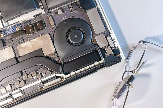 How to clean the laptop heatsink fan Picture 3