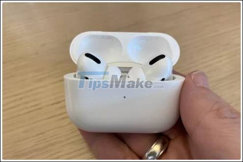 How to connect AirPods to a Macbook Picture 1