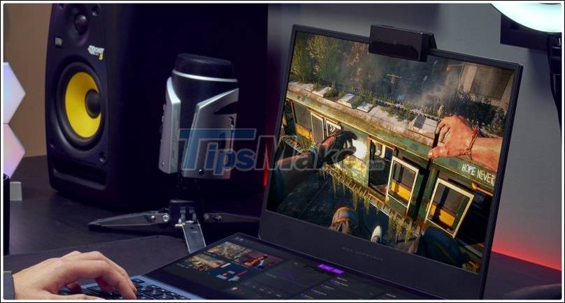 Is it okay to charge the battery while using the laptop? Do you make battery bottles? Picture 4