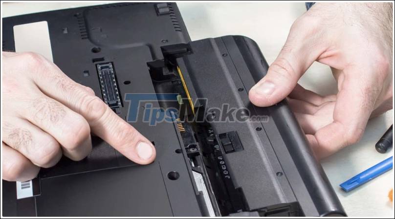 Is it okay to charge the battery while using the laptop? Do you make battery bottles? Picture 6