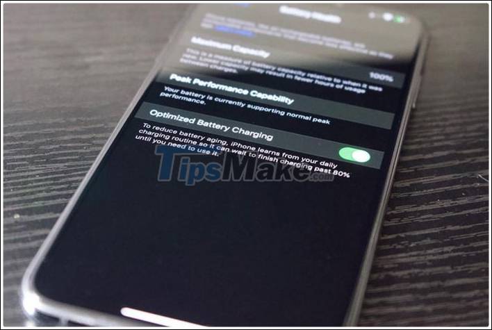 Should you charge your smartphone overnight? Picture 1