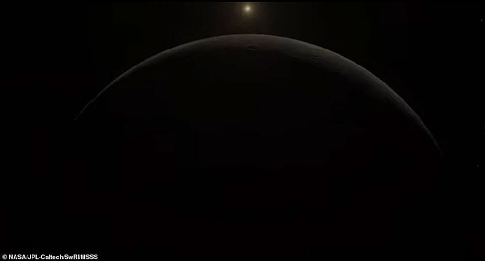 Stunning photos of the largest moon in the Solar System Picture 4