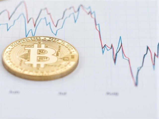 Why Bitcoin fell but Ethereum peaked? Picture 1