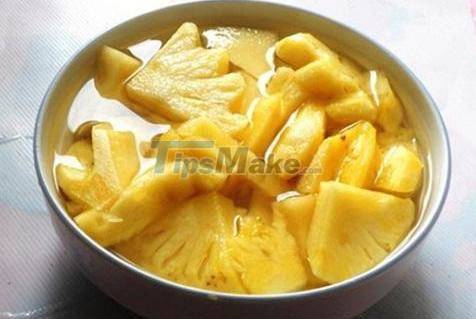 Why does eating pineapple hurt the tongue? Who should not eat pineapple? Picture 2