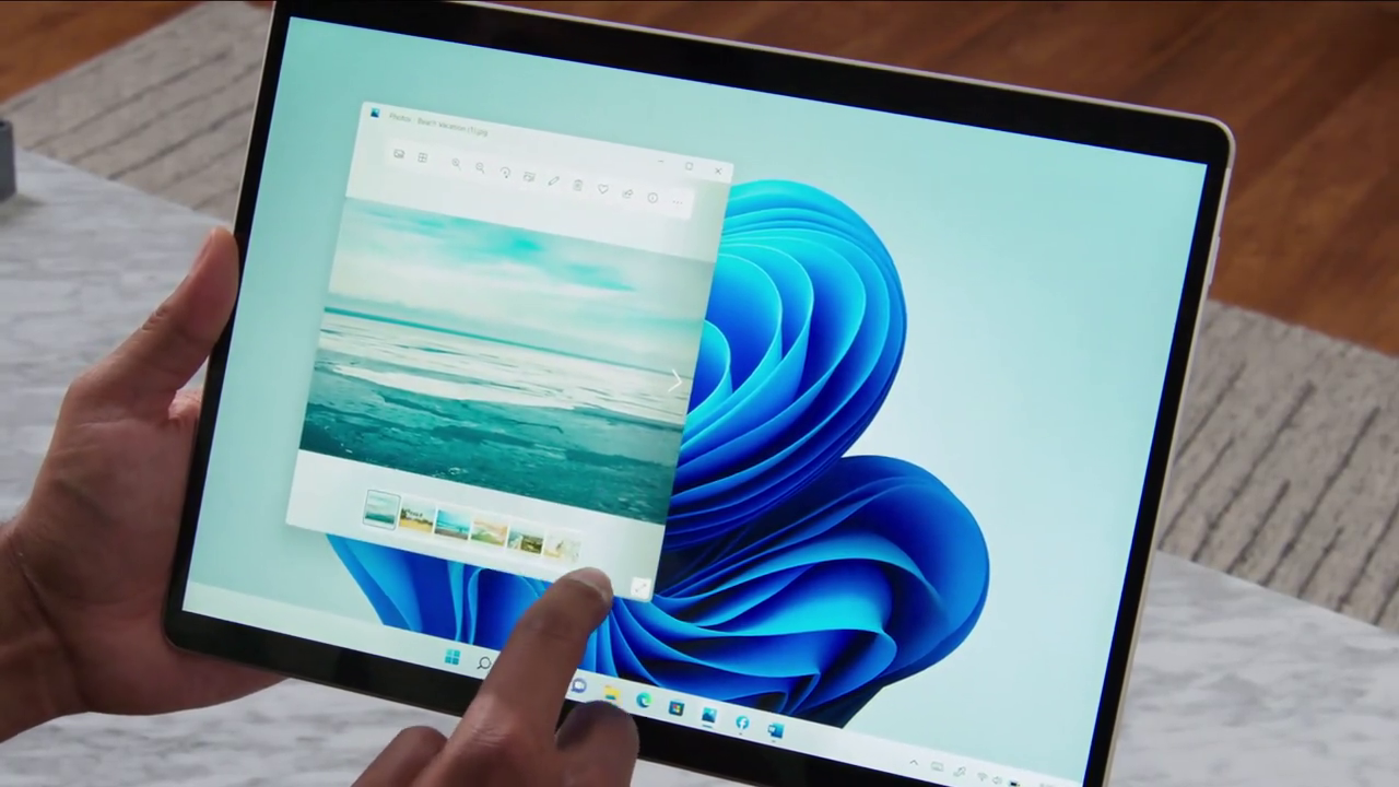 Picture 2 of Windows 11 officially launched: Copy many features from macOS, run Android apps, update for free