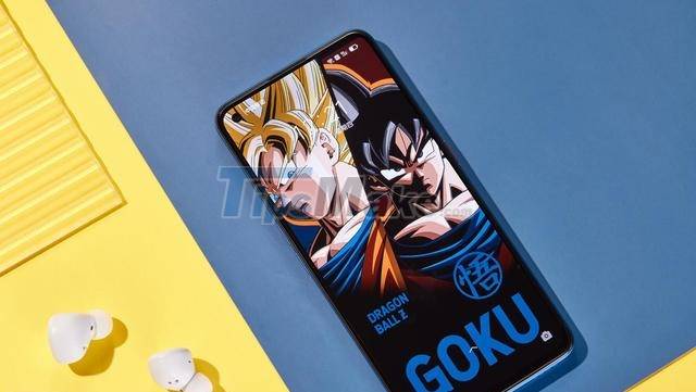 Open the box, in the hands of realme GT Neo2 Dragon Ball cheap Picture 9